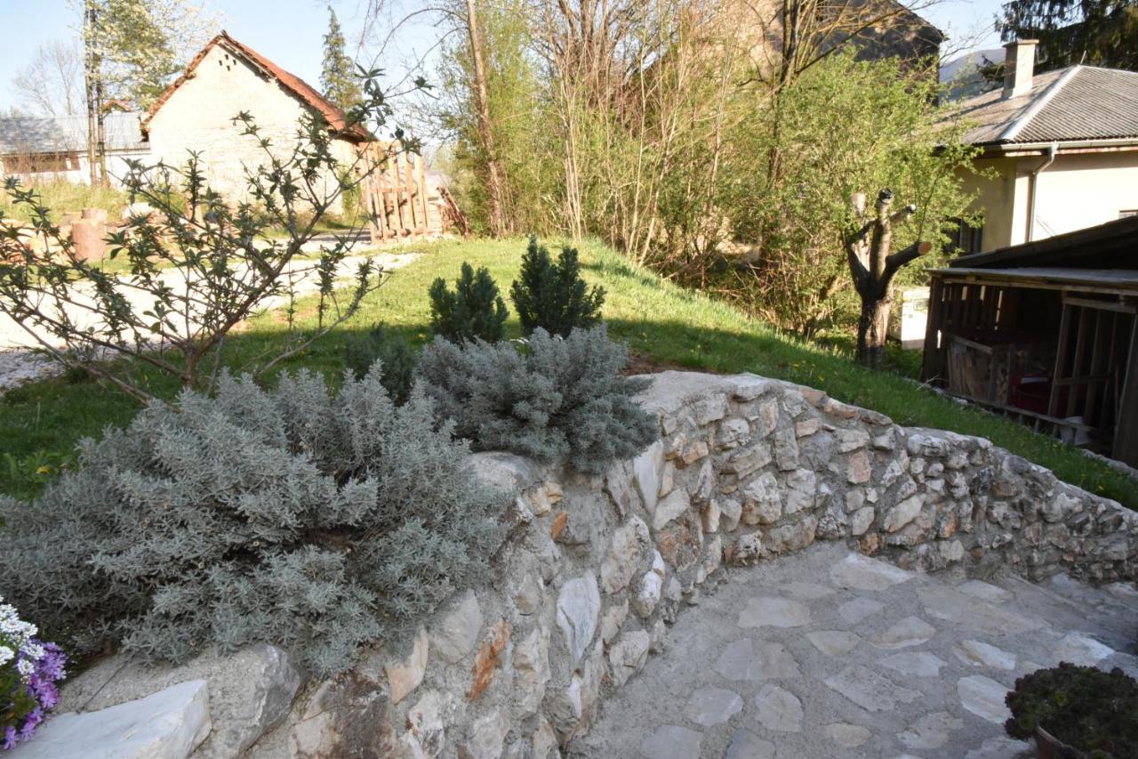 Apartment Bobic Licko Petrovo Selo Exterior photo