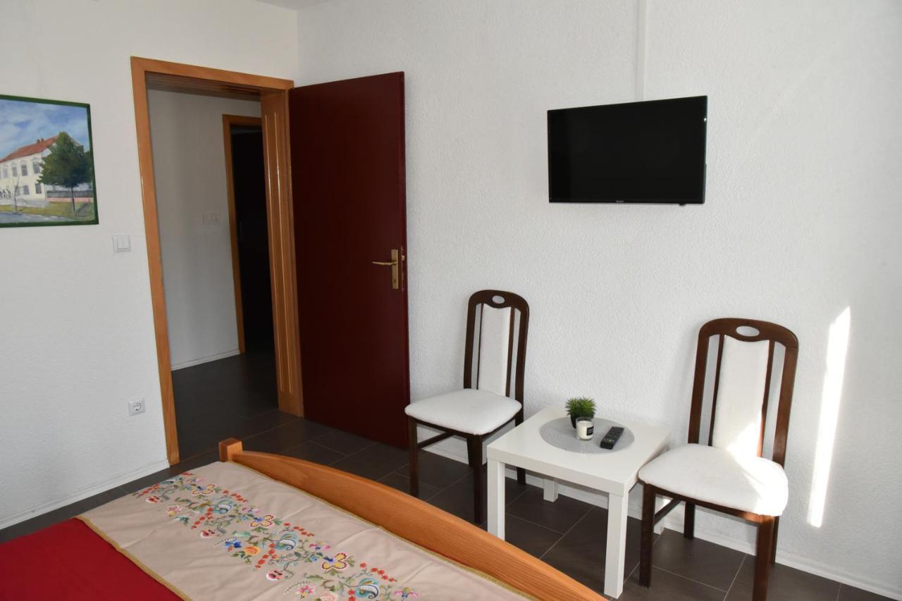 Apartment Bobic Licko Petrovo Selo Exterior photo