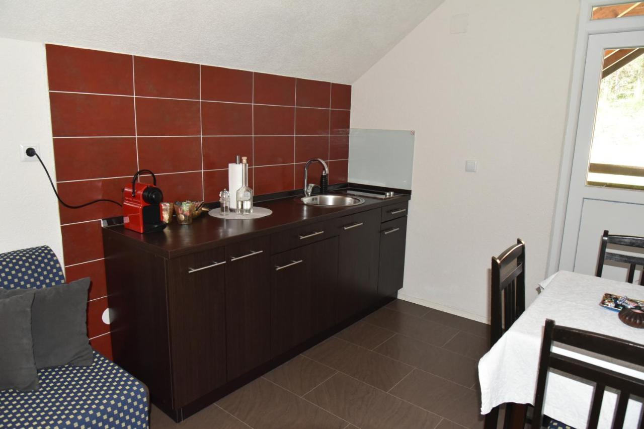 Apartment Bobic Licko Petrovo Selo Exterior photo